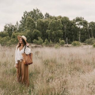 If ever there was the perfect model for Wolfie and Willow it’s @keely_busby in all her boho glory ❤️ I’ve followed her for years and her boys have worn the moccs . Her feed is beautiful and full of goodness ❤️ #slowliving #family #ecofriendly #ethicalfashion #bohostyle #wolfieandwillow #leopardprintbag #leopardprint