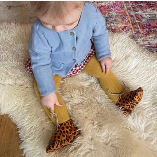 Hello Cutie Pants ? Leopard print and gingham the perfect combo ❤️ #leopardprint #gingham #babygirl #babyshoes #babymoccs